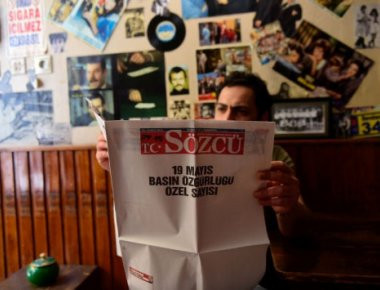 Συγκλονίζει η Sözcü: Λευκές σελίδες η 